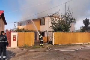 De la ce a pornit incendiul devastator de la Eforie Nord. O locuinta a fost mistuita de flacari. Cat a durat interventia pompierilor