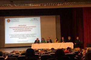 Preşedinţii şi locţiitorii birourilor electorale din cele 313 secţii de votare, instruiţi pentru scrutinul de duminică