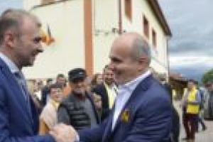 Rareş Bogdan şi Ludovic Orban, campanie electorală în piaţă. Primăria liberală, sărită din schemă de organizatorul Vela?