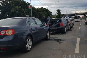 Tamponare în lanţ în Calea Aradului: trei maşini au fost avariate (FOTO)