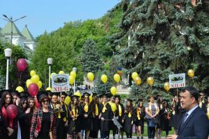 Cel mai frumos „miting” autorizat  în faţa Instituţiei Prefectului