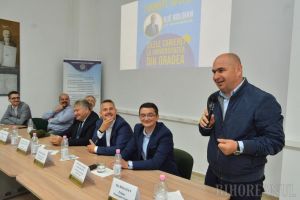 Zilele Carierei la Universitatea din Oradea: Studenţii au aflat de ce sunt meseriaşi primarul Bolojan, rectorul Bungău şi actorul Richard Balint (FOTO)