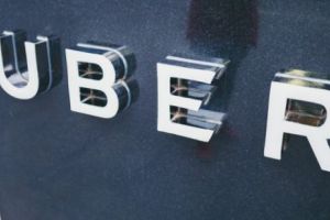 Uber, Bolt şi Clever, presiuni mari la Guvern. Preţurile au explodat