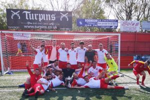 Patru tineri din Botoşani joacă fotbal într-o echipă de 100% românească în campionatul Angliei