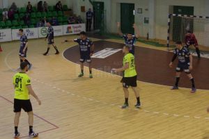 Universitatea a încheiat sezonul cu o victorie, dar a retrogradat în eşalonul secund