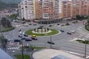 VIDEO Un şofer a traversat un giratoriul din Braşov în sens invers…
