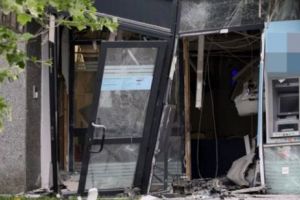 Bande de spărgători de bancomate români, căutaţi de Europol