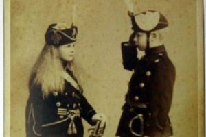 Secretele unei colecţii regale unice. Regina Maria - copil, bastonul şambelanului şi albumul de 4.500 de euro