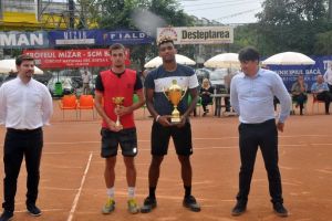 Tenis / Trofeul Municipiului Bacău: Vine şi Okala!