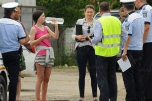 Un poliţist a ameninţat cu pistolul un şofer şi s-a autoaccidentat