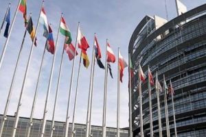 Umor englezesc. Marea Britanie îşi alege reprezentanţii în Parlamentul European pe care vrea să-l părăsească