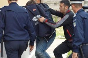 Împăratul Gării din Vaslui a pipăit două fetiţe de şapte ani şi a ajuns la beci