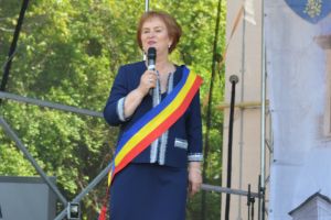 În timp ce colegii bărbaţi tac, o primăriţă PSD îl pune la punct pe Țuţuianu