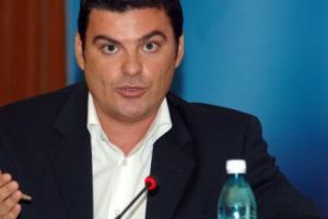 Radu Tudor îl lasă mască pe Dragnea: Încă un politician care se crede genial