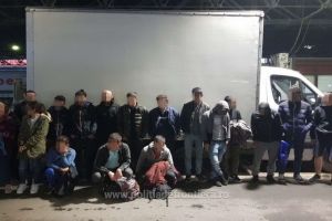 17 migranţi din Irak, Siria şi Iran, găsiţi la Borş ascunşi într-un 