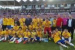 Până şi nocturna s-a stins la ultimul meci de pe „Dan Păltinişanu”! Avântul Periam a câştigat finala Cupei României, faza judeţeană