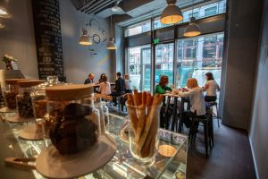 În Iulius Town s-a deschis Garage Boutique, o îmbinare apetisantă între coffee shop şi bakery