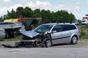 FOTO-ULTIMĂ ORĂ: Accident cu trei maşini pe DN2, la Urecheşti