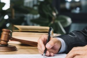 Cand poate o companie sa apeleze la o casa de avocatura?