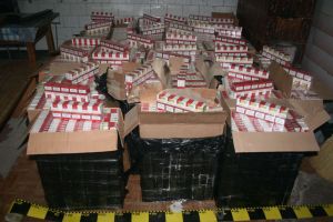 Percheziţii în Vâlcea la persoane bănuite de contrabandă cu tutun
