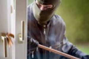 Hoti de locuinte prinsi de politistii braileni. Aveau la activ numeroase spargeri si o „agoniseala” impresionanta