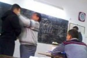 In Braila parintii fac legea in scoli / Cadru didactic agresat chiar in sala de curs