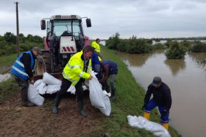 PERICOL. Probleme cu infiltraţiile la un dig de pe Tur!
