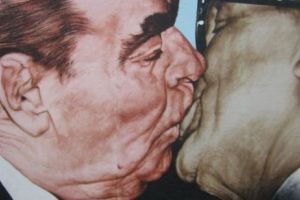 „Ventuza lui Brejnev” - Cum a scăpat Ceauşescu nepupat pe gură