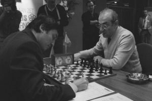 Războiul Rece al şahului. Cum au apelat Anatoli Karpov şi Viktor Korchnoi la parapsihologi, iaurt şi yoghini