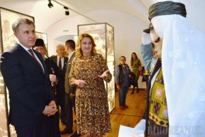 100 de ani de la vizita regală în Oradea: Expoziţiile dedicate Regelui Ferdinand şi Reginei Maria au fost vernisate în prezenţa Principelui Radu, cu imnul regal (FOTO)