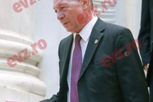 Amnezia lui Băsescu întăreşte zvonurile despre colaborarea cu Securitatea. „Nu, nu îmi aduc aminte de aşa ceva”