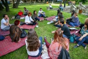 Cum faci un oraş atractiv: Picnic de arhitectură, poveşti şi plimbări nocturne ghidate