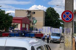 FOTO Accident chiar în faţa Poliţiei Rutiere. Un adolescent a fost rănit grav
