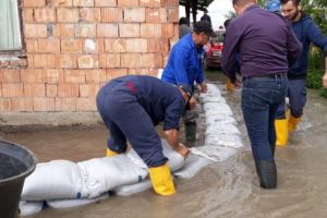 VIDEO, FOTO: Profesioniştii ABA Mureş, intervenţie promptă la inundaţia de la Sânpaul