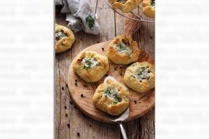 lauraadamache.ro: Placintele cu carne tocata, reteta cu carne de vita si aluat dospit