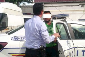 POLIŢISTĂ ATACATĂ la VULTUREŞTI!