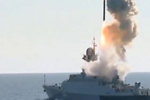 Nave militare ruse, în Marea Neagră. Folosesc cumplitele rachete de croazieră Kalibr şi sisteme de artilerie