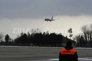 Aeroportul Mihail Kogalniceanu din Constanta cumpara agenti degivranti lichizi pentru aeronave, de la o firma din Brasov (document)