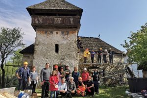 Biserica de patrimoniu naţional din Baru Mare, salvată de “Ambulanţa pentru monumente”