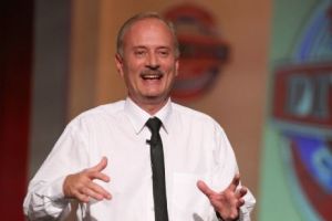 DIVERTIS se reuneşte într-un cabaret politic: „Vreţi să ştiţi cine va conduce ţara asta?”