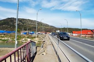 Restricţii de circulaţie pe podul peste Trotuş din Oneşti