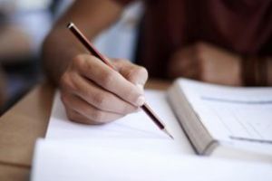 Aproape 3200 de elevi din judeţ vor participa la examenele naţionale care se apropie