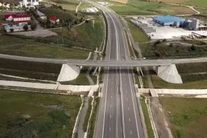 Premieră în România: Pe autostrada A10 Sebeş-Turda se contruieşte un nod rutier nou, între un lot finalizat şi un drum comunal, pentru a facilita accesul oamenilor la o mănăstire
