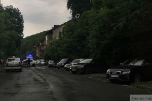 Șofer prea beat să mai ţină drumul drept. A lovit trei maşini, în Răcădău