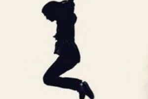 O grefieră de la Judecătorie s-a sinucis. S-a aruncat de la etaj. Ce au găsit poliţiştii în buzunarul ei?