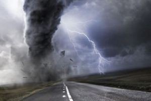 Alertă de TORNADĂ în România. Fenomenele extreme lovesc puternic