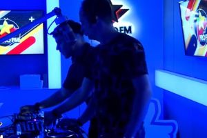 VIDEO – Cei mai buni DJ ai Sibiului, live mix la Pro FM – Hampu şi Zara au făcut show