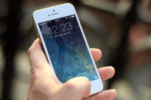 Apple va avertiza utilizatorii iPhone cu privire la impactul actualizărilor