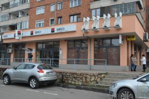 Fosta funcţionară de la BRD care a delapidat peste 750.000 lei din banii clienţilor a fost încarcerată. A încasat 4 ani şi 8 luni de detenţie