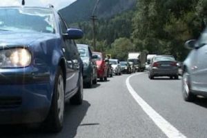 Trafic dirijat pe DN1, la Comarnic. Se efectueaza lucrari de asfaltare